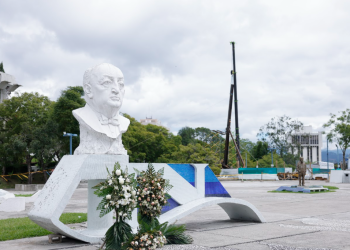 Monumento mortuorio de Miguel Ángel Asturias al fondo de la imagen./Foto: Analí Camey.