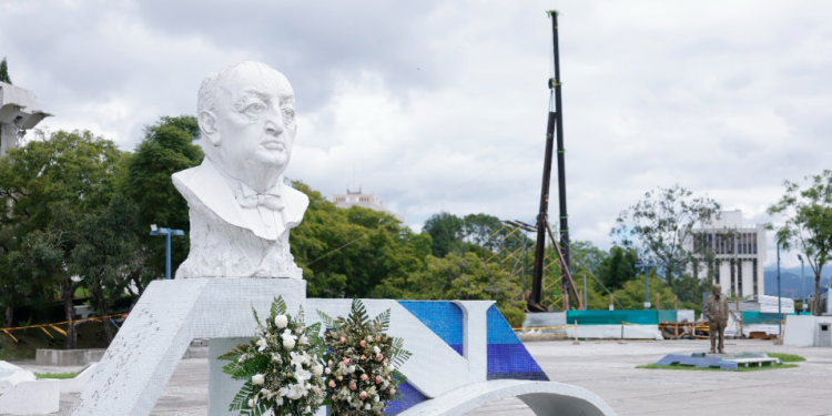 Monumento mortuorio de Miguel Ángel Asturias al fondo de la imagen./Foto: Analí Camey.