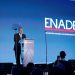 Presidente Bernardo Arévalo habla desde un atril de Fundesa frente a una pantalla de Enade 2026.