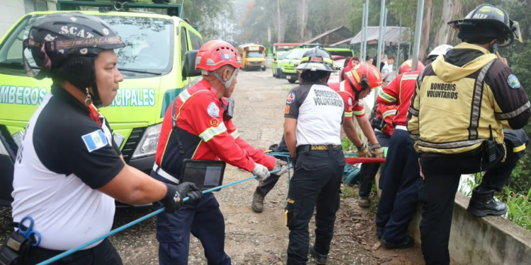 Recatan a cuatro personas tras deslizamiento en El Granizo 3./Foto: Conred.