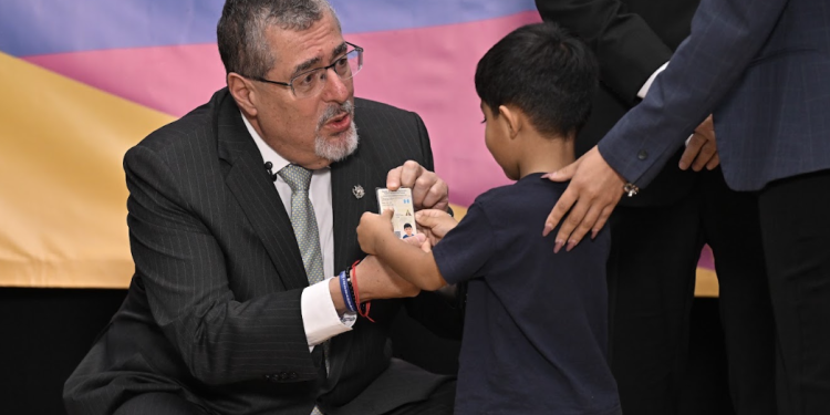 Renap lanza Documento Personal de Identificación de Menores de Edad. / Foto: Álvaro Interiano.