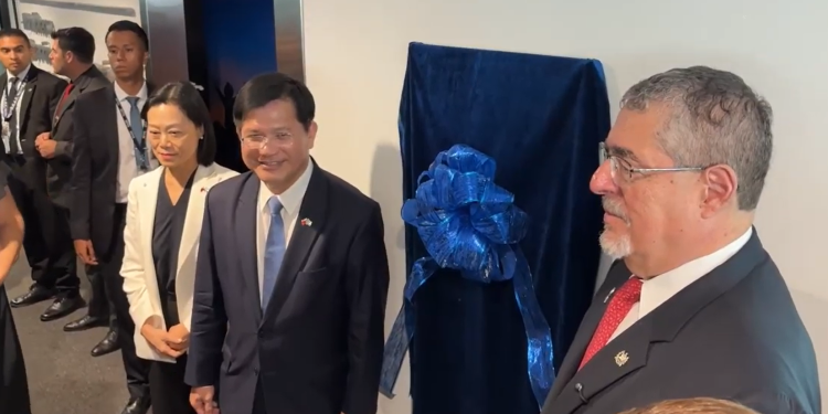 Presidente participa en inauguración del nuevo centro de monitoreo, operaciones de emergencia y control del AILA.
