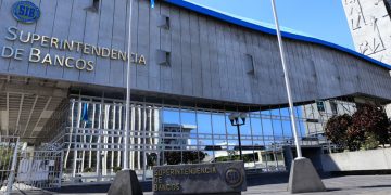 Oficinas del IGSS y bancos cerrarán este lunes 12. (Foto: SIB)