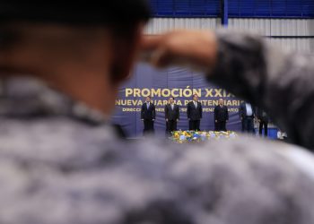 Presidente Arévalo insta a nueva guardia penitenciaria a servir con integridad