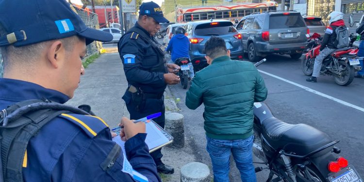 PNC brinda seguridad por medio del Plan Semáforo Seguro. (Foto: PNC)