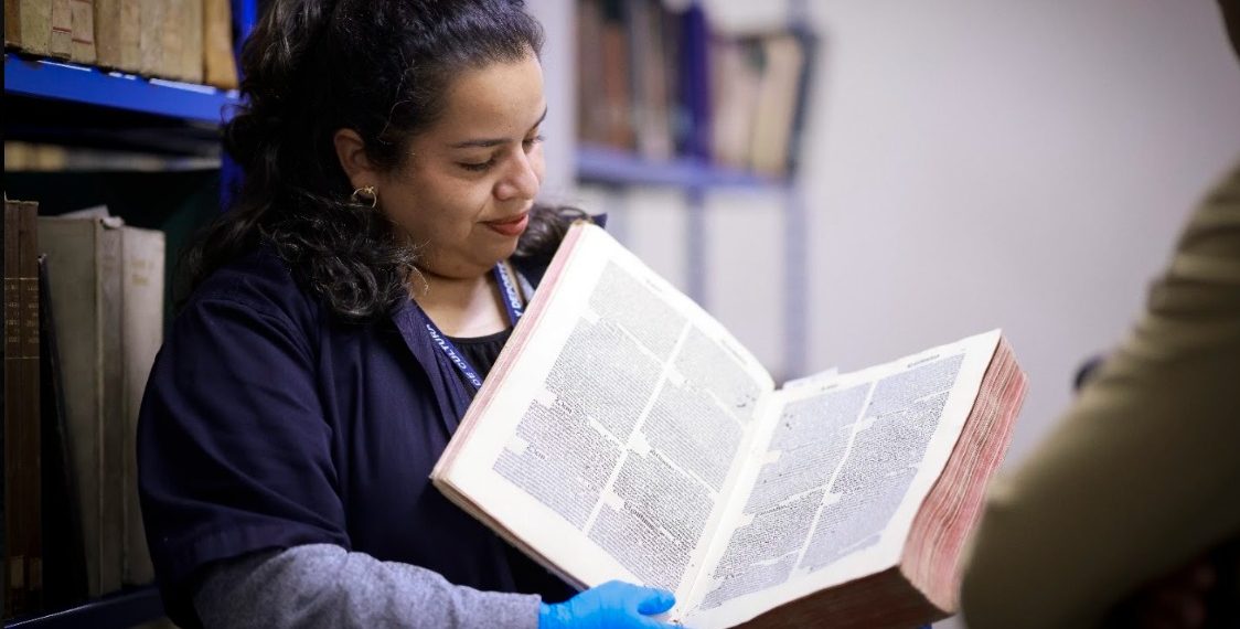 Un libro con 5 siglos de antigüedad se resguarda en la Biblioteca Nacional
