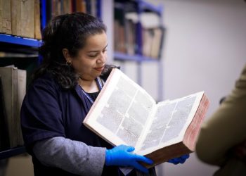 Un libro con 5 siglos de antigüedad se resguarda en la Biblioteca Nacional