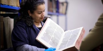 Un libro con 5 siglos de antigüedad se resguarda en la Biblioteca Nacional