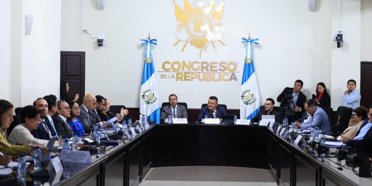 El presupuesto 2027 del Mineduc contempla atención para 37 mil centros educativos. (Foto: Mineduc)