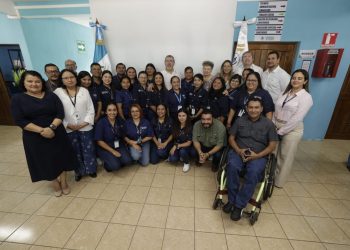 Presidente y primera dama conocen modelo de atención para niñez con discapacidad
