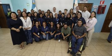 Presidente y primera dama conocen modelo de atención para niñez con discapacidad