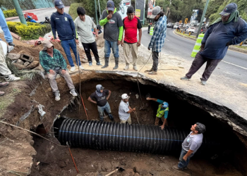 Socavamiento en km 16 de la ruta Interamericana fue provocado por taponamiento en una tubería transversal