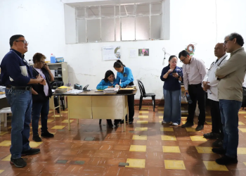 Equipos de Salud supervisaron el Centro de Salud en Retalhuleu par realizar coordinaciones de mejoras. / Foto: MSPAS,