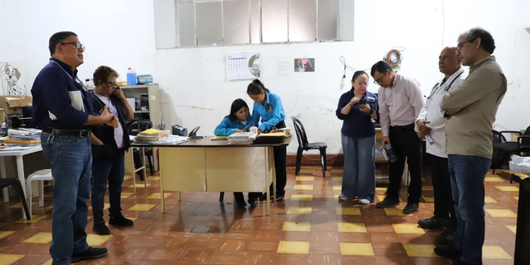 Equipos de Salud supervisaron el Centro de Salud en Retalhuleu par realizar coordinaciones de mejoras. / Foto: MSPAS,