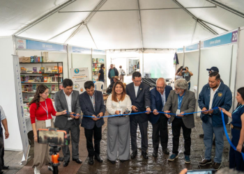 Estudiantes y familias celebran la primera edición de la Feria Libro al Viento en Huehuetenango