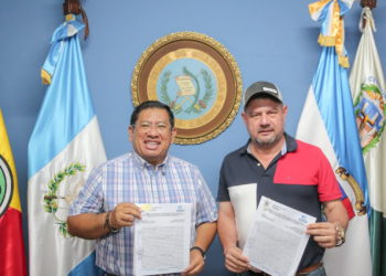 Impulsan el desarrollo con la firma de 18 convenios para 5 municipios de Chiquimula