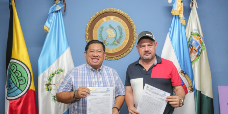 Impulsan el desarrollo con la firma de 18 convenios para 5 municipios de Chiquimula