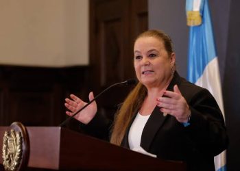Ministra de Educación llama a denunciar cobros irregulares por plazas. / Foto: Archivo.