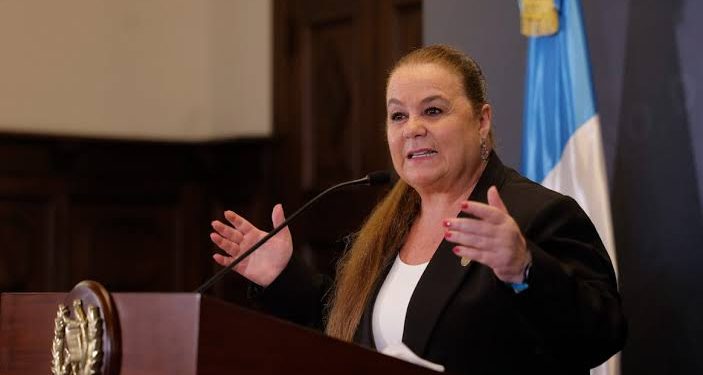 Ministra de Educación llama a denunciar cobros irregulares por plazas. / Foto: Archivo.