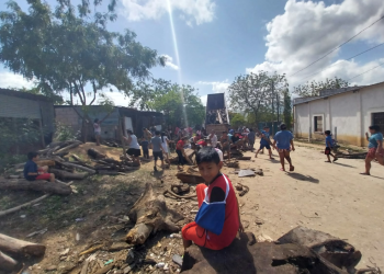 MARN y The Ocean Cleanup trasladan madera del río Motagua para apoyar a comunidades de Zacapa