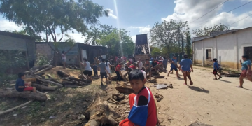 MARN y The Ocean Cleanup trasladan madera del río Motagua para apoyar a comunidades de Zacapa