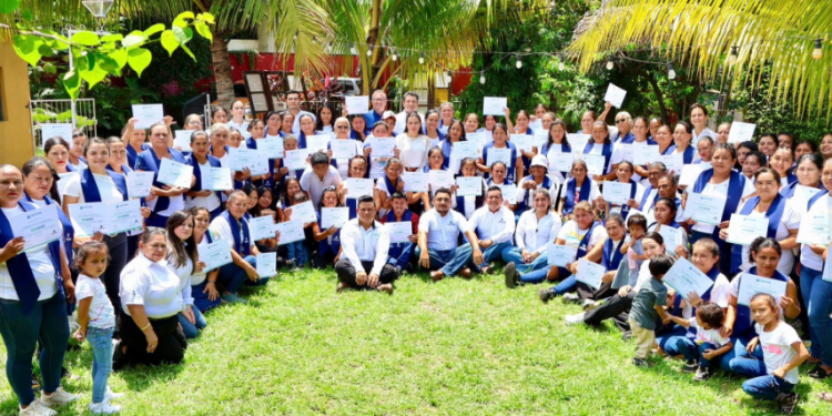 Programa “Mejores Familias” gradúa a 241 personas de 21 comunidades de Escuintla