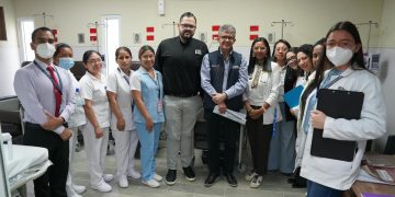 Autoridades de Salud supervisaron los servicios de atención en el Hospital de Antigua. (Foto: MSPAS)