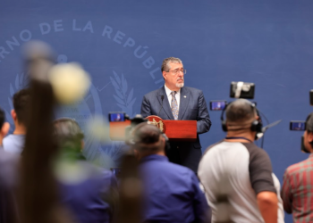 El presidente Arévalo participó en la Ronda para presentar avances en modernización de puertos. (Foto: Noé Pérez)