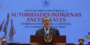 Presidente Bernardo Arévalo ofreció disculpas públicas a autoridades indígenas. (Fotos: Alex Jacinto)