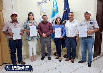 Jutiapa suscribe 44 convenios para fortalecer infraestructura vial, educativa y servicios básicos