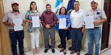 Jutiapa suscribe 44 convenios para fortalecer infraestructura vial, educativa y servicios básicos