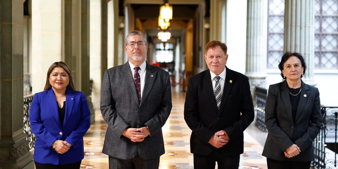 Presidente sostuvo reunión con presidentes de los organismos del Estado. (Foto: Gobierno de Guatemala)