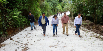 Supervisan proyectos de infraestructura en San Vicente Pacaya