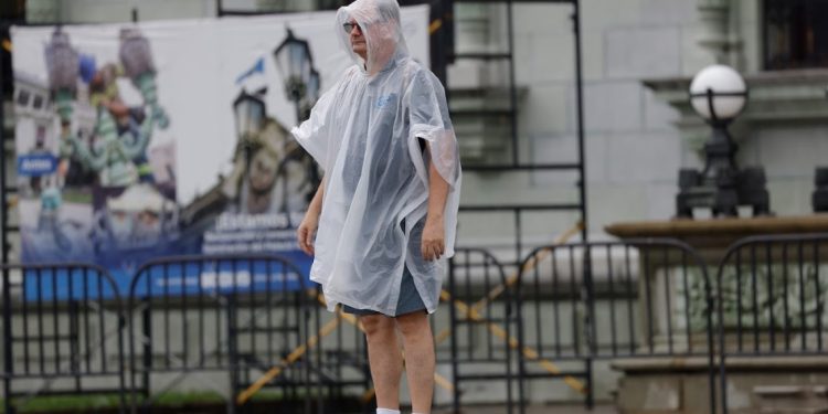 Onda del este favorecerá lluvias este viernes en varias regiones de Guatemala