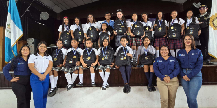Premian dibujos estudiantiles sobre prevención de la violencia en Petén